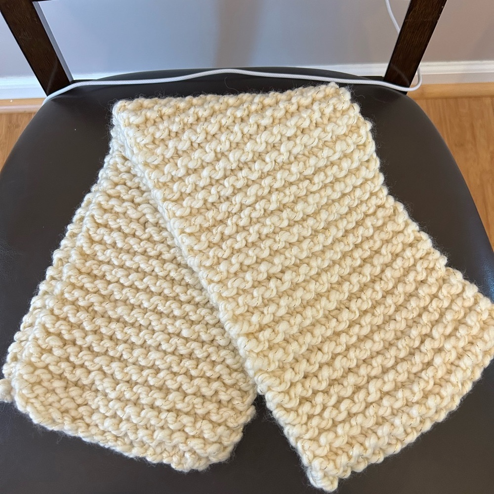 Handknit Cream Knit 🧣